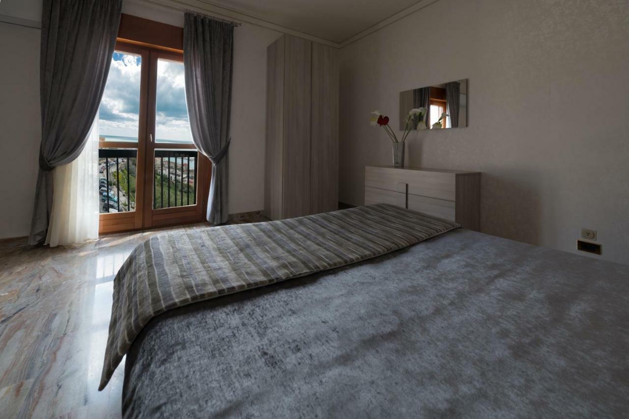 Domus Aurea Bed & Breakfast ชากกา ภายนอก รูปภาพ